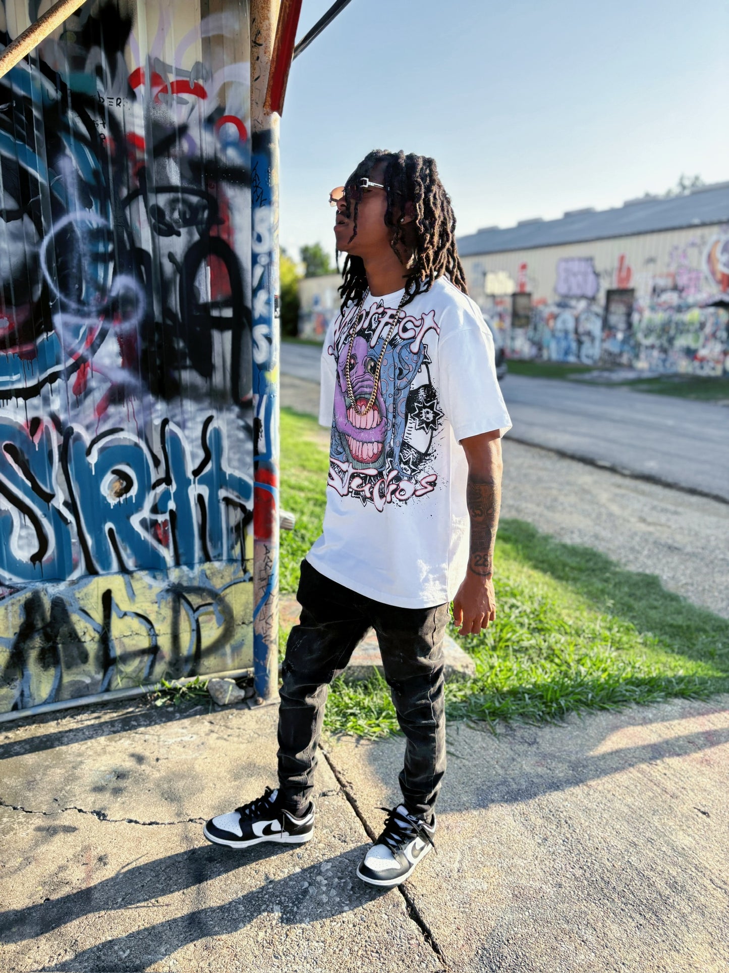 Weird style T